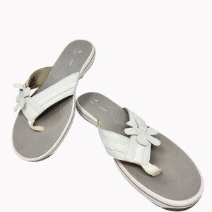Clarks Cloudsteppers Womens Size 9 White Flower Thong Sandals Cushioned